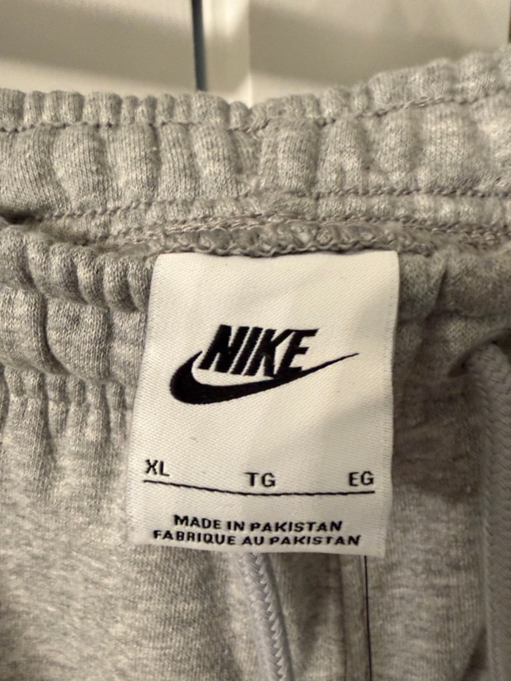 NWT Men’s Nike Gray Heather Embroidered Swoosh Sweatpants - Picture 5 of 8